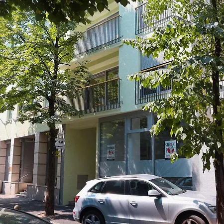 Royal * موستار